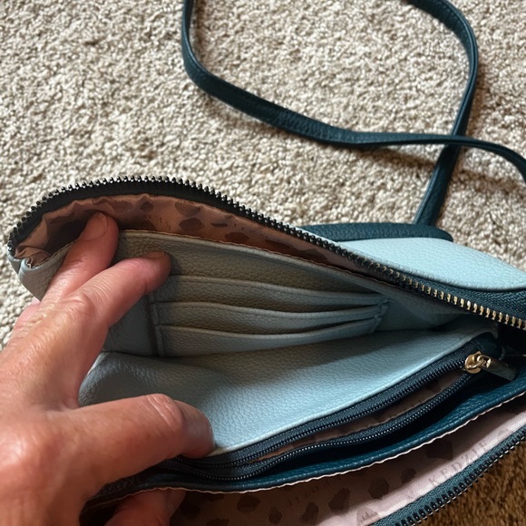 Small two-tone soft glove leather crossbody handbag. - Picture 4 of 6